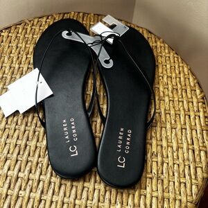 LC Lauren Conrad women's thong flip-flops/sandals  in black. NEW Size 10